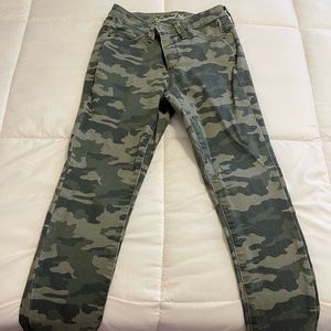 Universal thread camo pants